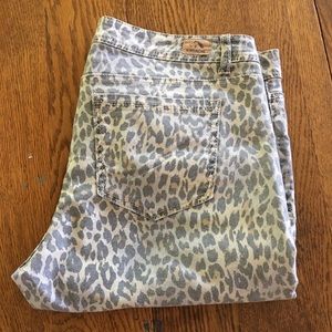 Animal print skinny crops